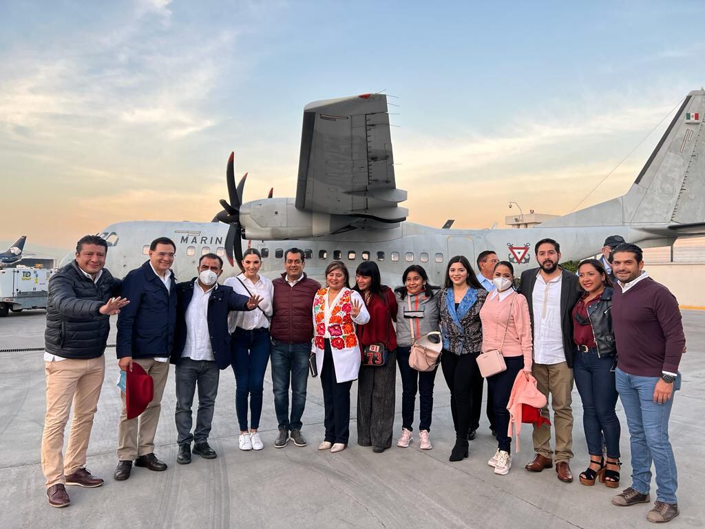 Diputados viajaron en avión de la Semar