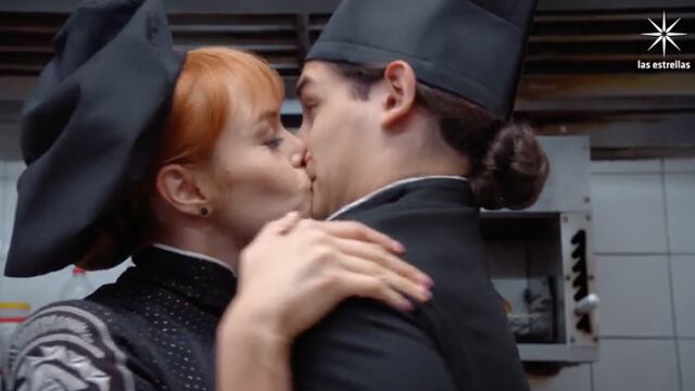 Eva Daniela besa a Emilio Osorio