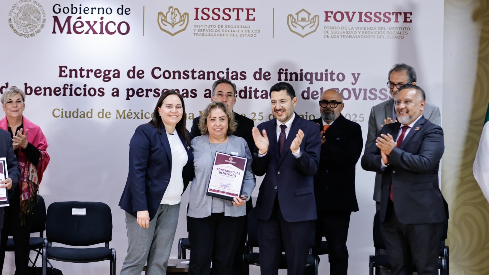 Martí Batres entrega beneficios de FOVISSSTE a 200 acreditados en CDMX e inaugura primer Kiosco Interactivo del ISSSTE