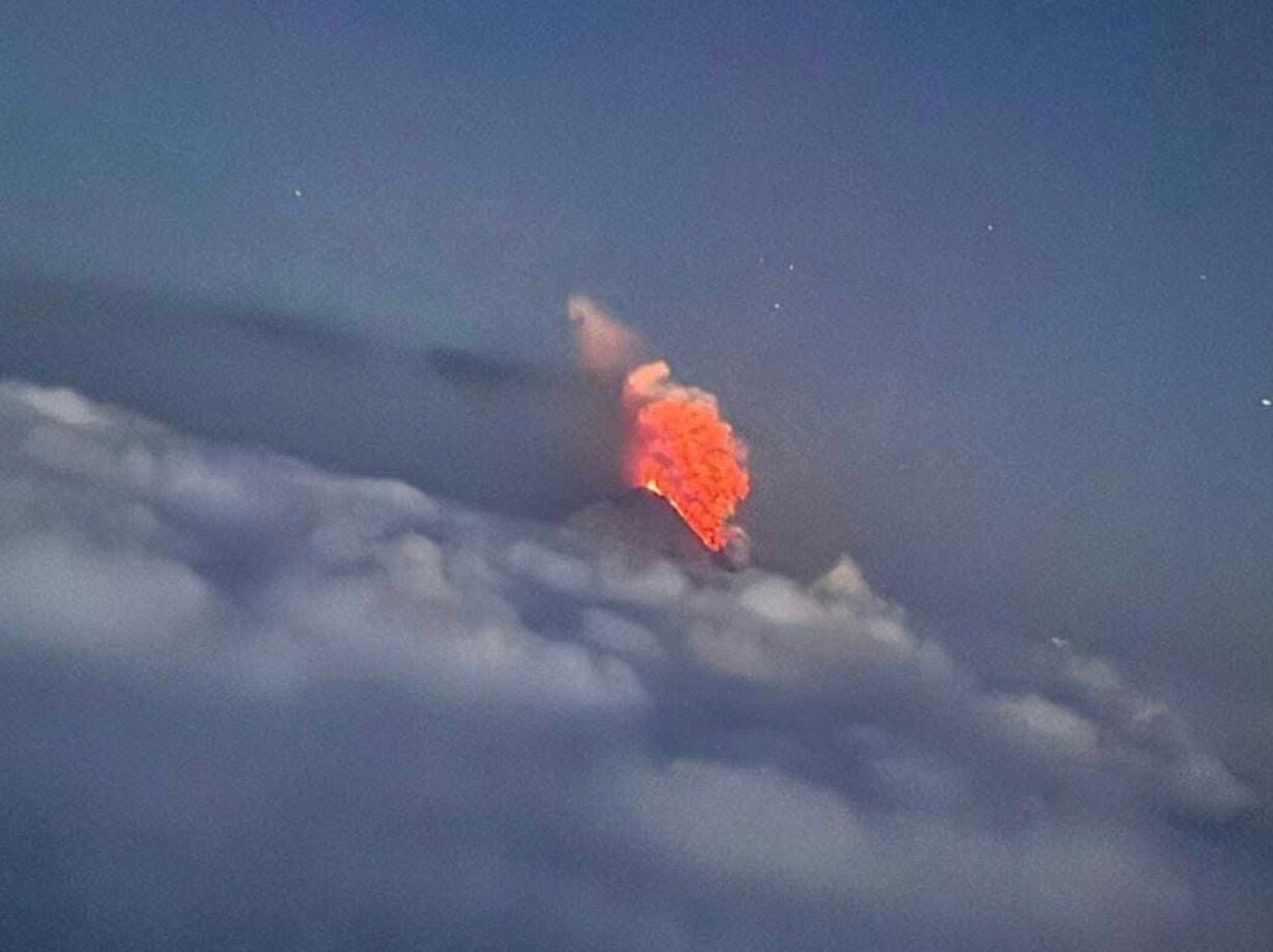 Volcán Kliuchevskói entra en erupción tras terremoto en Rusia