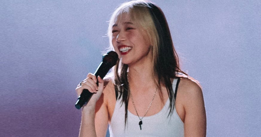 Hannah Bahng, cantante que rechazó cantar un éxito de Christian Nodal por infiel