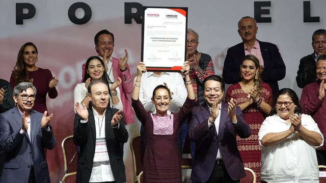 Alfonso Durazo y Mario Delgado entregaron el nombramiento como coordinadora de los Comités en Defensa de la Cuarta Transformación a Claudia Sheinbaum