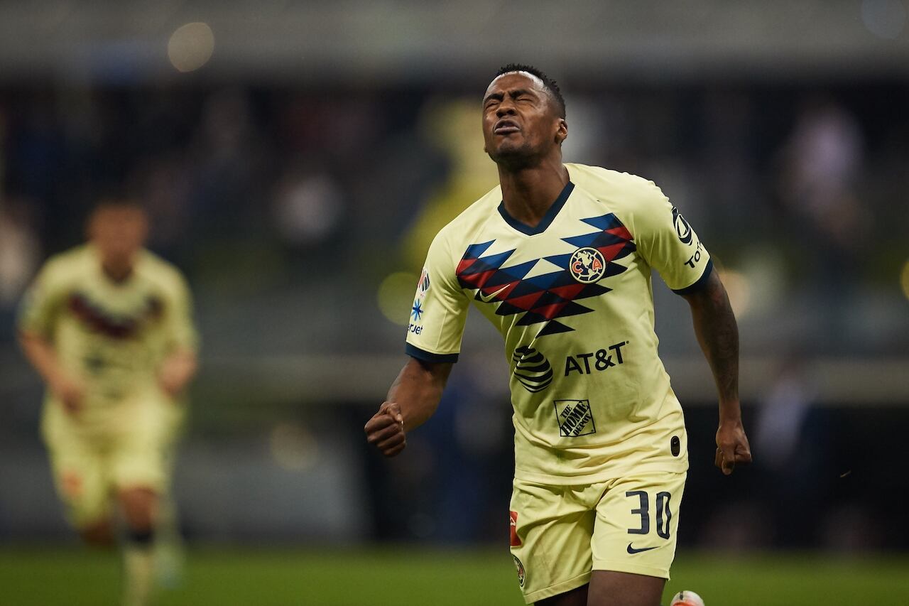 Renato en un partido con las Águilas