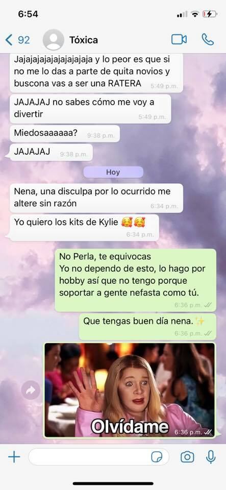 Clienta celosa pide que el entregue una persona fea.