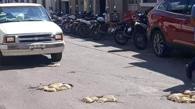 Tapan baches con cocos en Nayarit