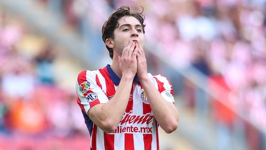 Brian Gutiérrez podría dejar Chivas en invierno por una situación de inseguridad