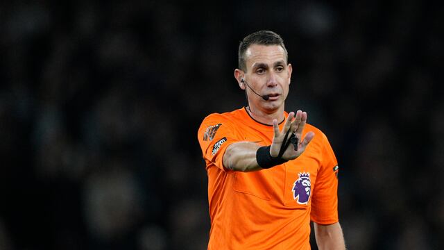 Lo despidieron por insultar a Jürgen Klopp, consumió drogas y ahora declara que es gay