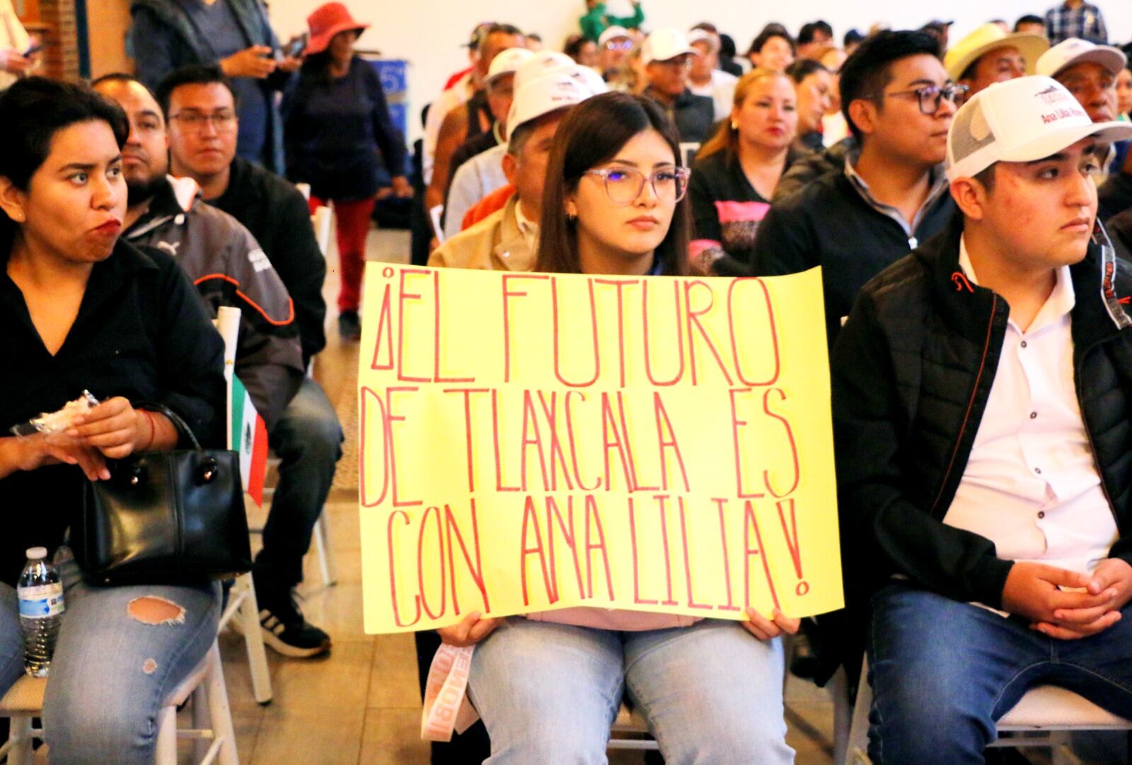 Jóvenes emprendedores respaldan a Ana Lilia Rivera.