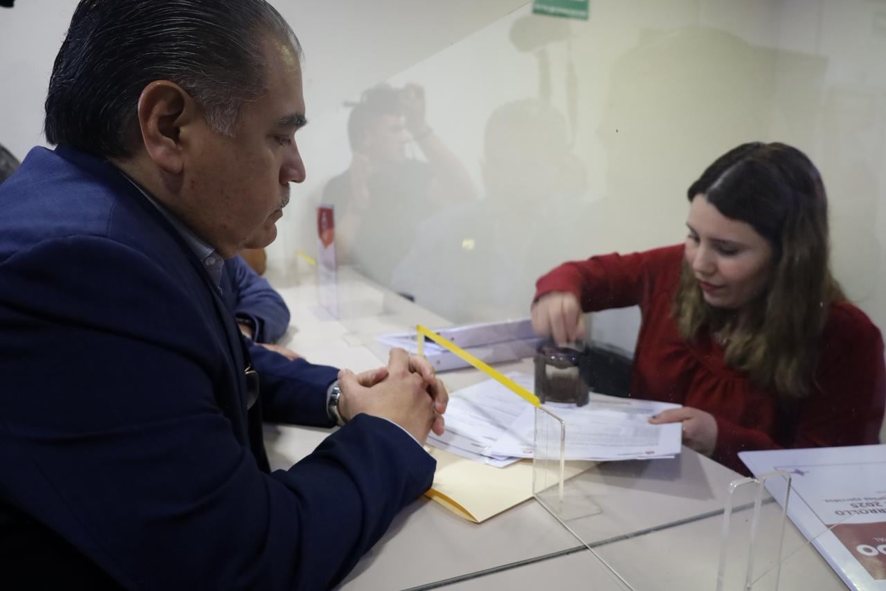 Escobedo entrega comprobación de gastos del Triángulo Norte al Gobierno estatal.