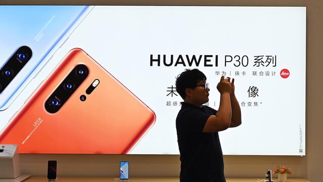Anuncio del Huawei P30 en una tienda de Shanghai.