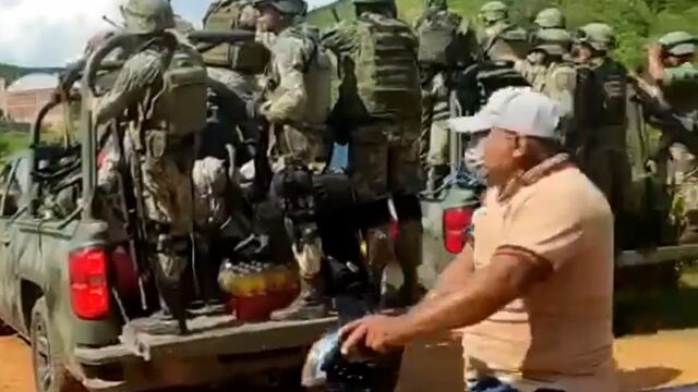 Transportistas corrieron a militares de Arcelia en Guerrero