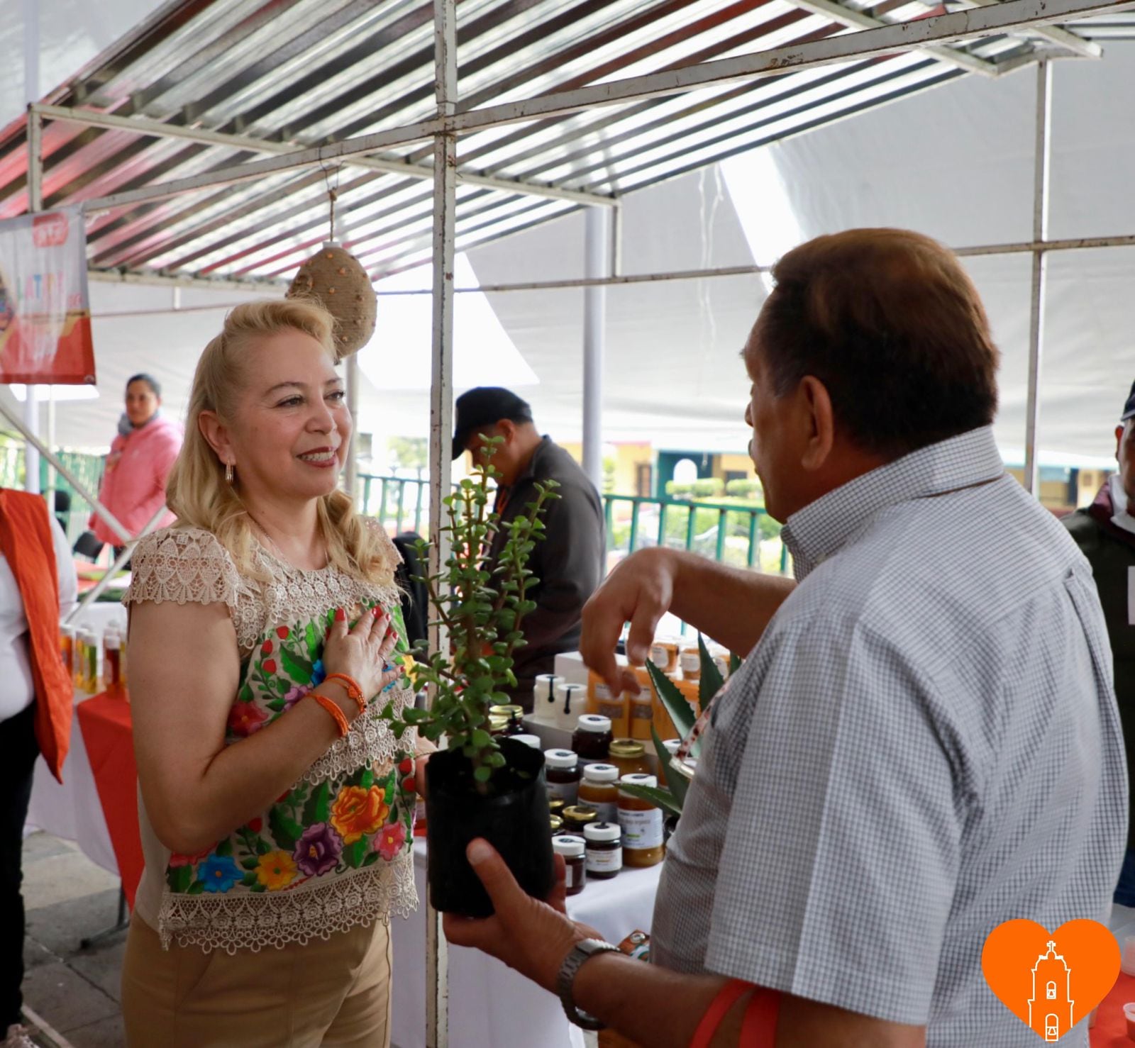 Gely inaugura feria Latido Artesano 2025