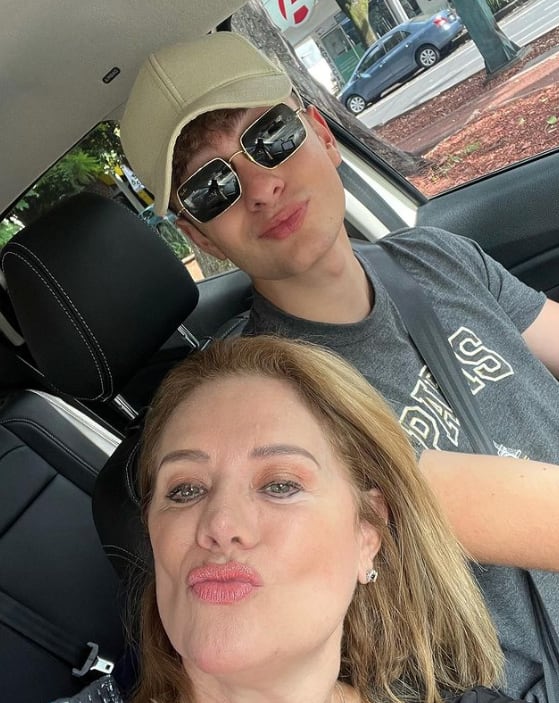 Erika Buenfil y su hijo Nicolás