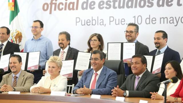 Sergio Salomón Céspedes en entrega de reconocimientos