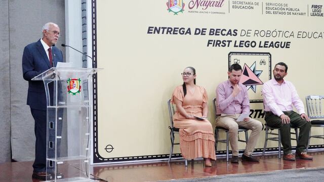 Miguel Ángel Navarro encabeza la entrega de becas de Robótica y materiales First Lego League Unearthed 2025-2026.