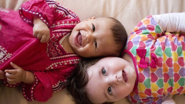 Bebés riendo