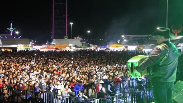 Desde los primeros días del evento, las filas de la taquilla fueron abarrotadas por miles de personas, por lo que se puso en marcha la venta de boletos a través de la Internet.