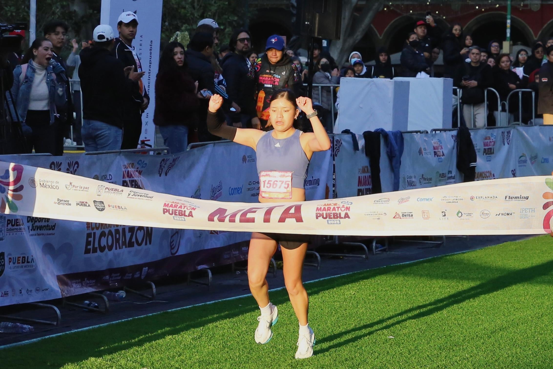 Alejandro Armenta encabeza el Maratón Puebla 2025.