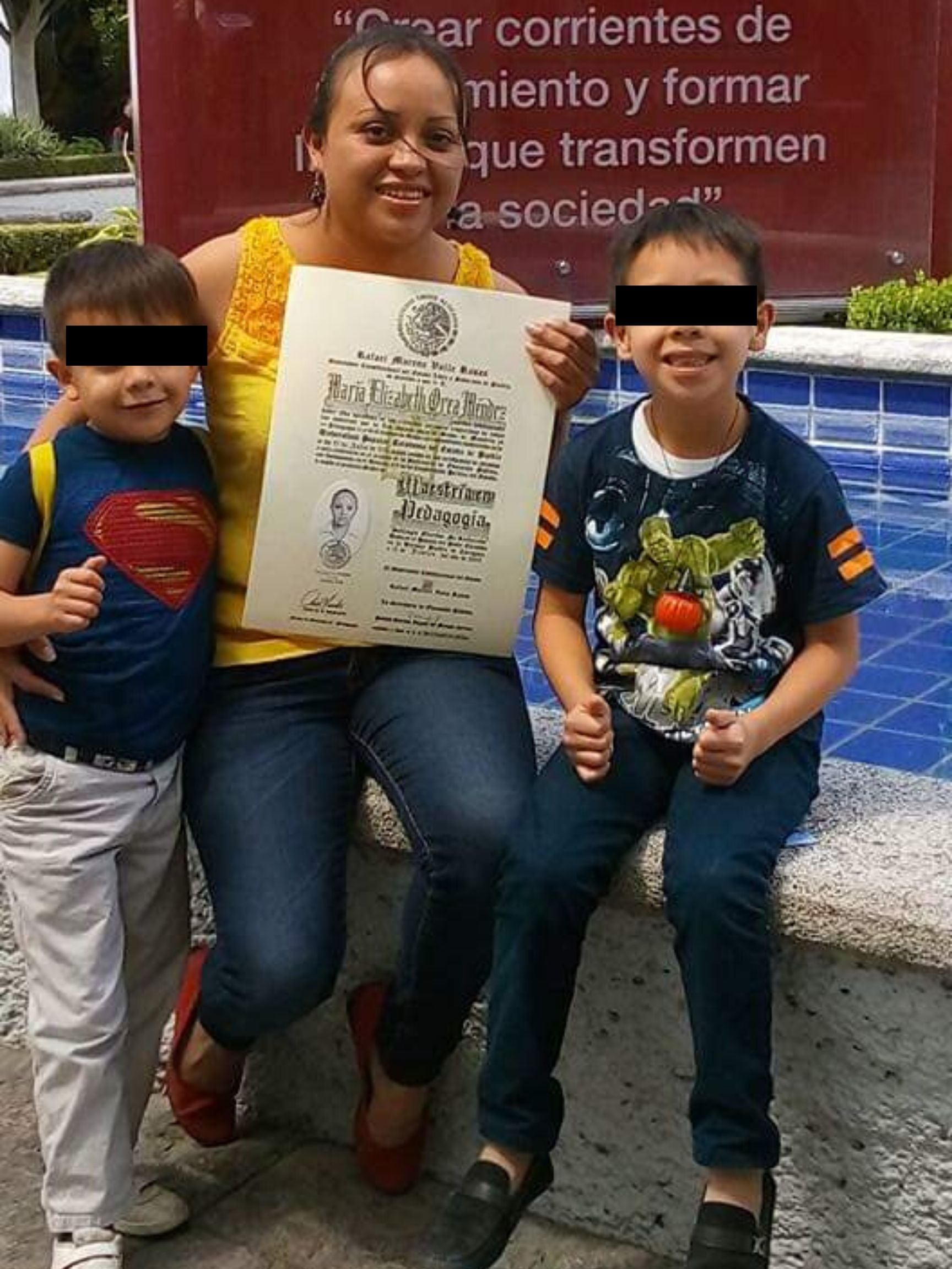 Elizabeth y sus hijos.