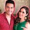 Cynthia Rodríguez y Carlos Rivera eligieron un árbol de Navidad en honor a León y lo tacharon de “horrible”