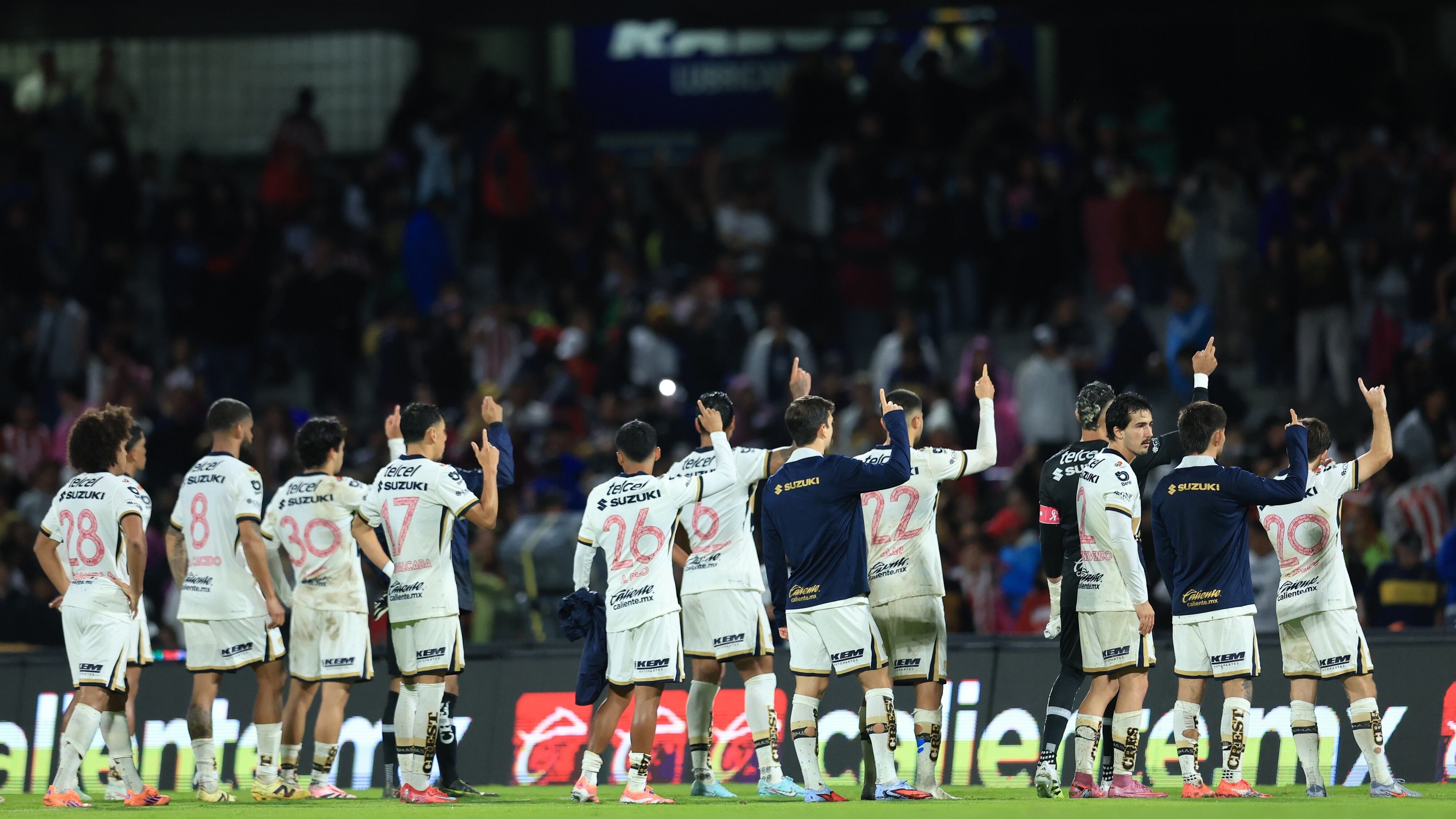 ¡Los abandonan! Afición de Pumas se niega a cantar el goya tras derrota ante Chivas