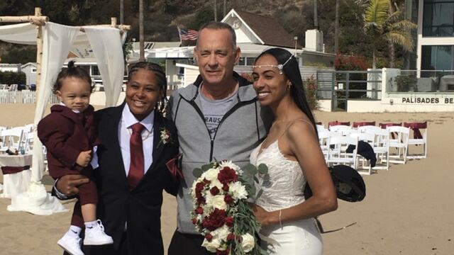 Tom Hanks irrumpe en boda