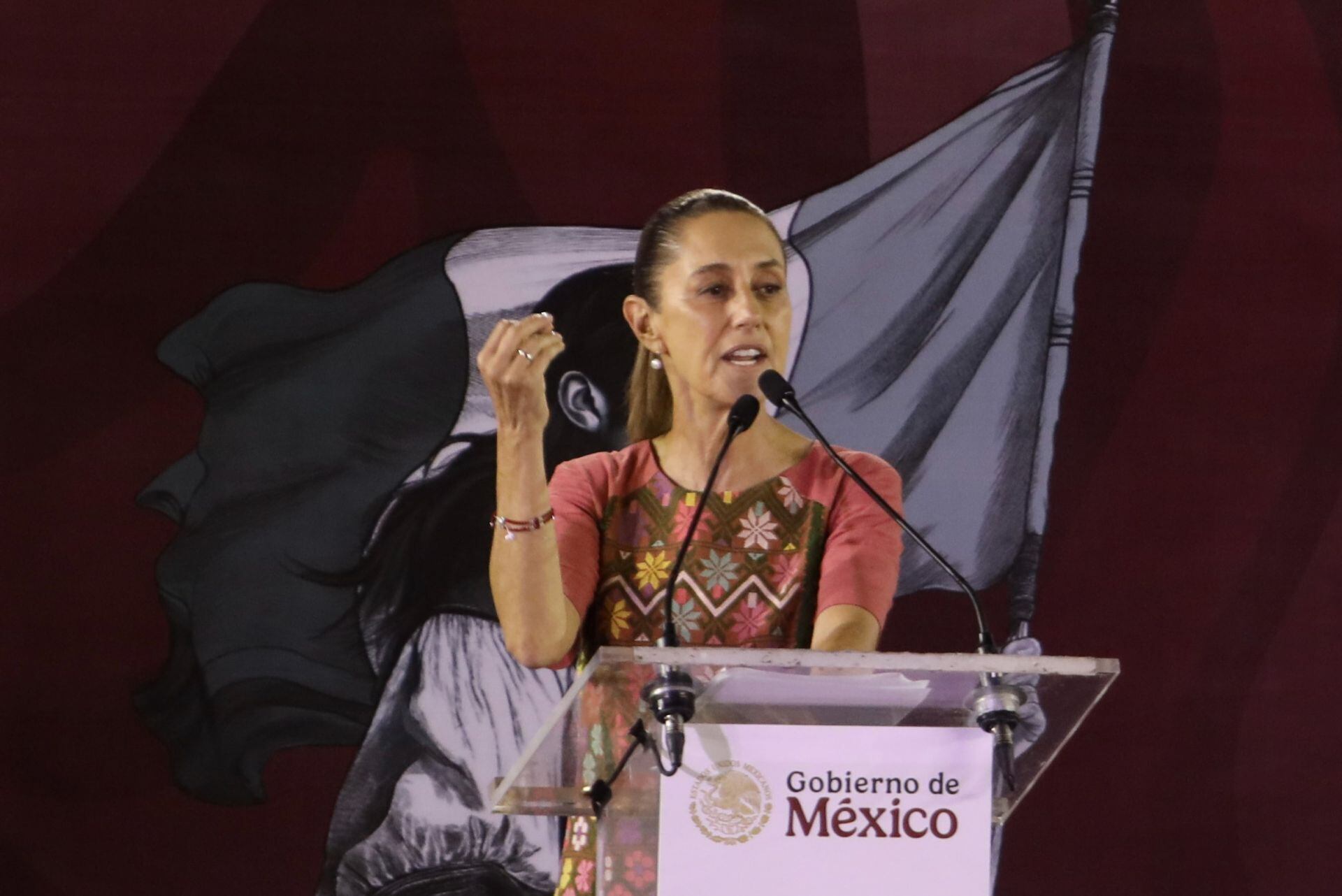 Sheinbaum Impulsa la Cuarta Transformación con Éxito Económico y Social, Ignorando 'Guerra Sucia' Opositora