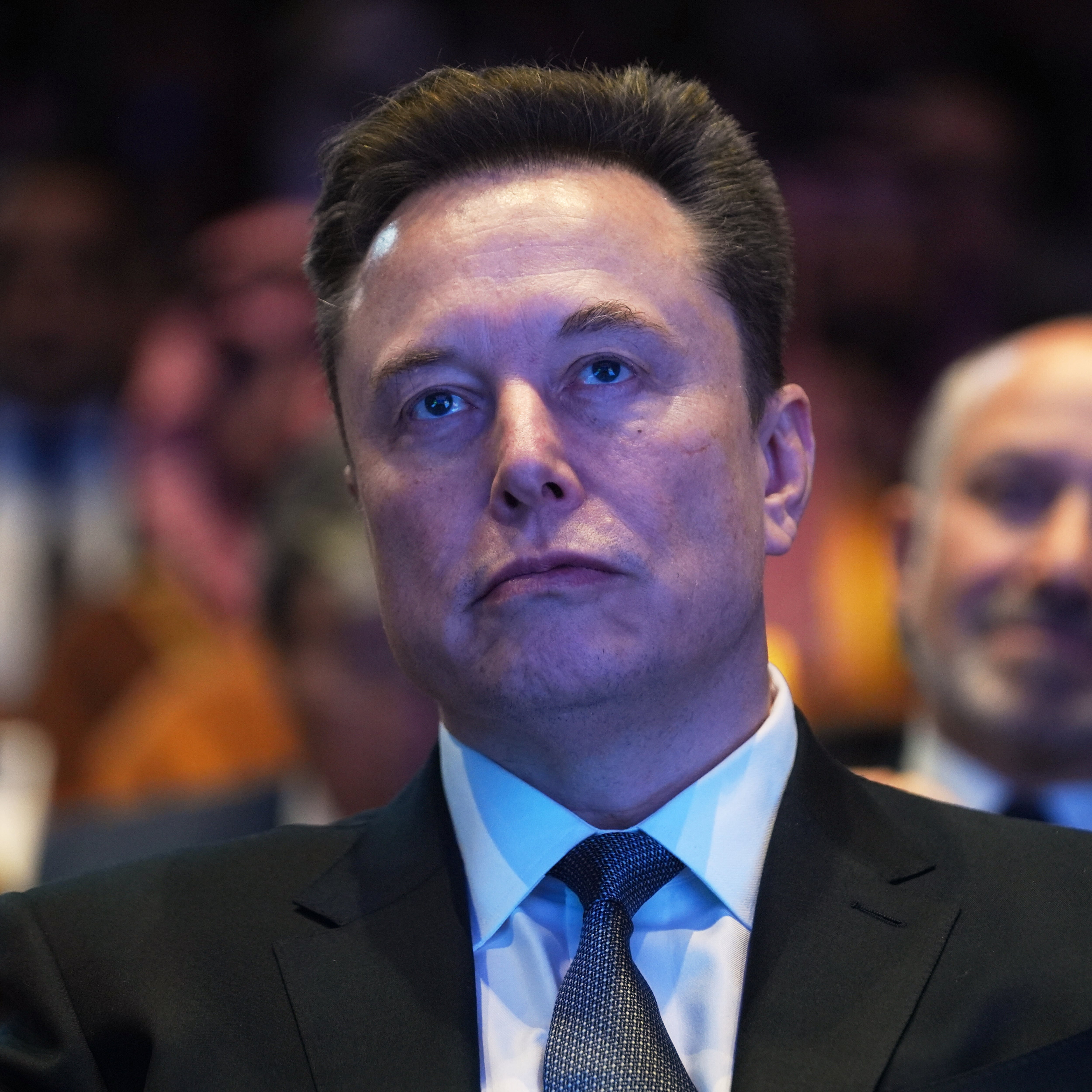 ¿Elon Musk comprará OnlyFans? La verdad tras la muerte de Leonid Radvinsky