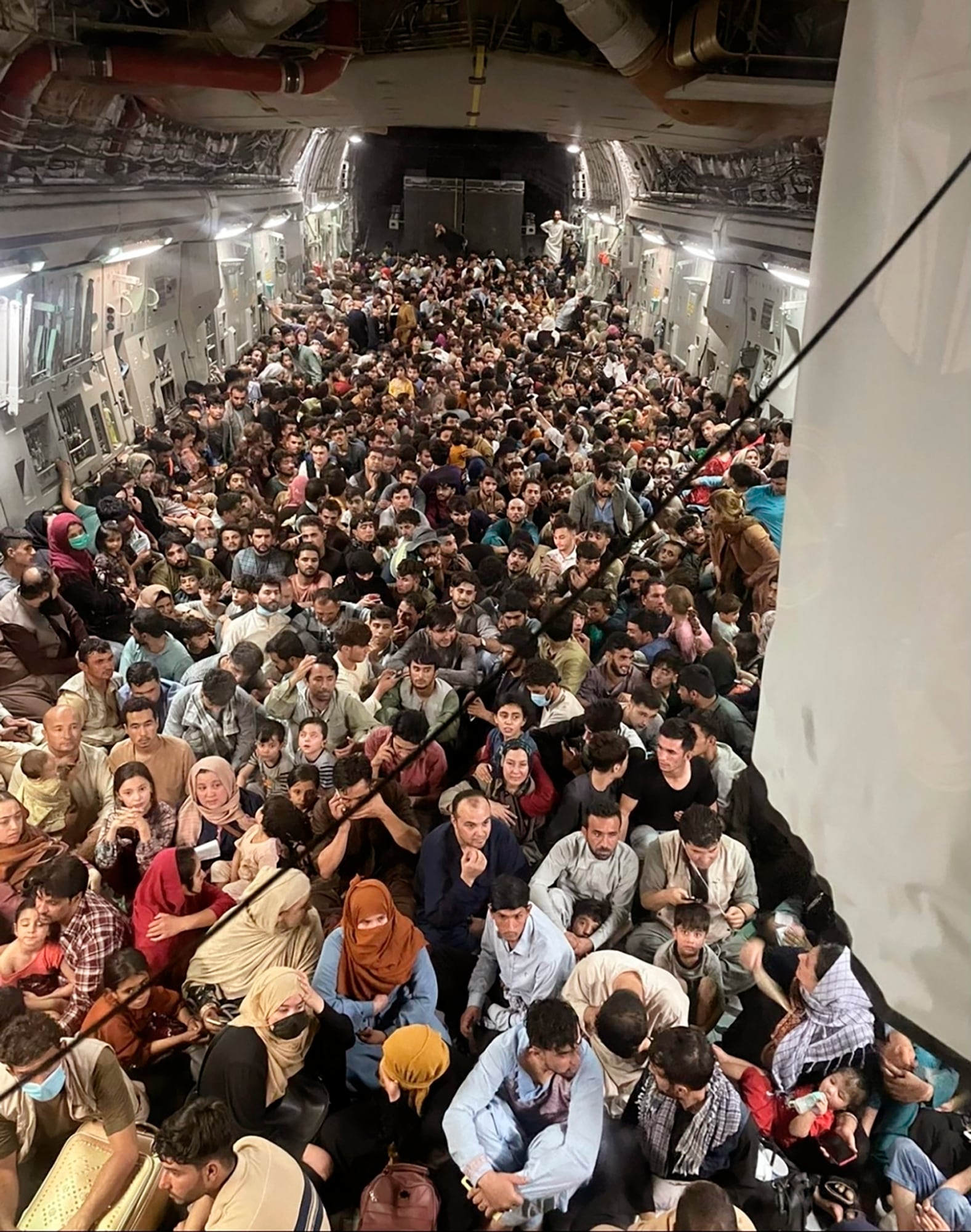 Avión lleno en Afganistán