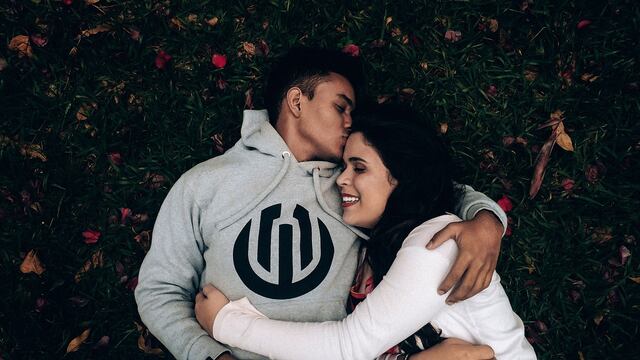 Dar los buenos días a mi novia