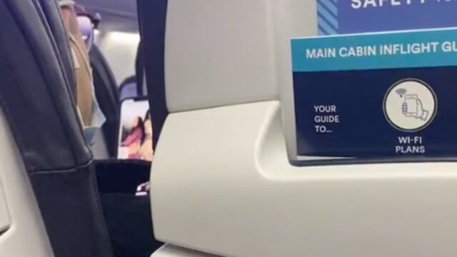 TikToker capta a hombre viendo porno mientras su novia dormía