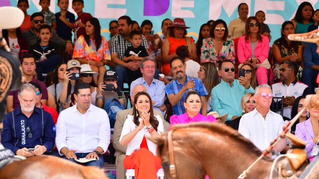 Tere Jiménez encabeza el Desfile de Primavera de la Feria Nacional de San Marcos 2023