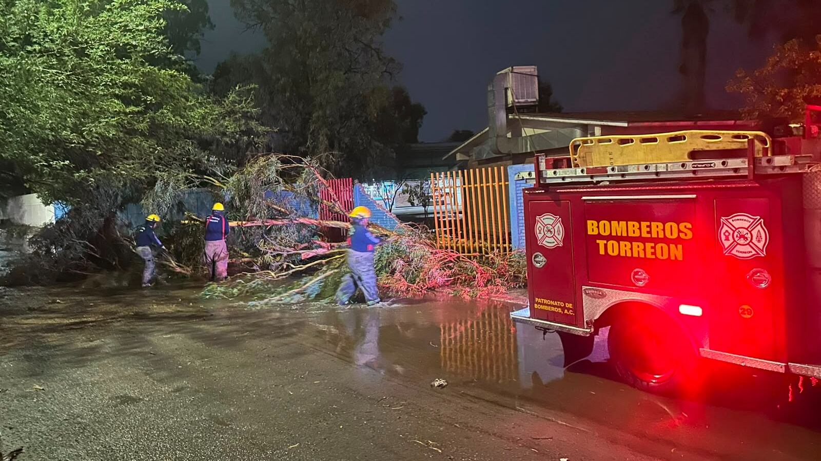 Dependencias municipales de Torreón atienden afectaciones por lluvias
