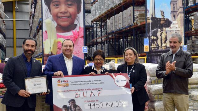 La Rectora de la BUAP, María Lilia Cedillo Ramírez, entregó lo recaudado en la campaña “Decisión es Compartir BUAP 2023” al Banco de Alimentos Cáritas Puebla
