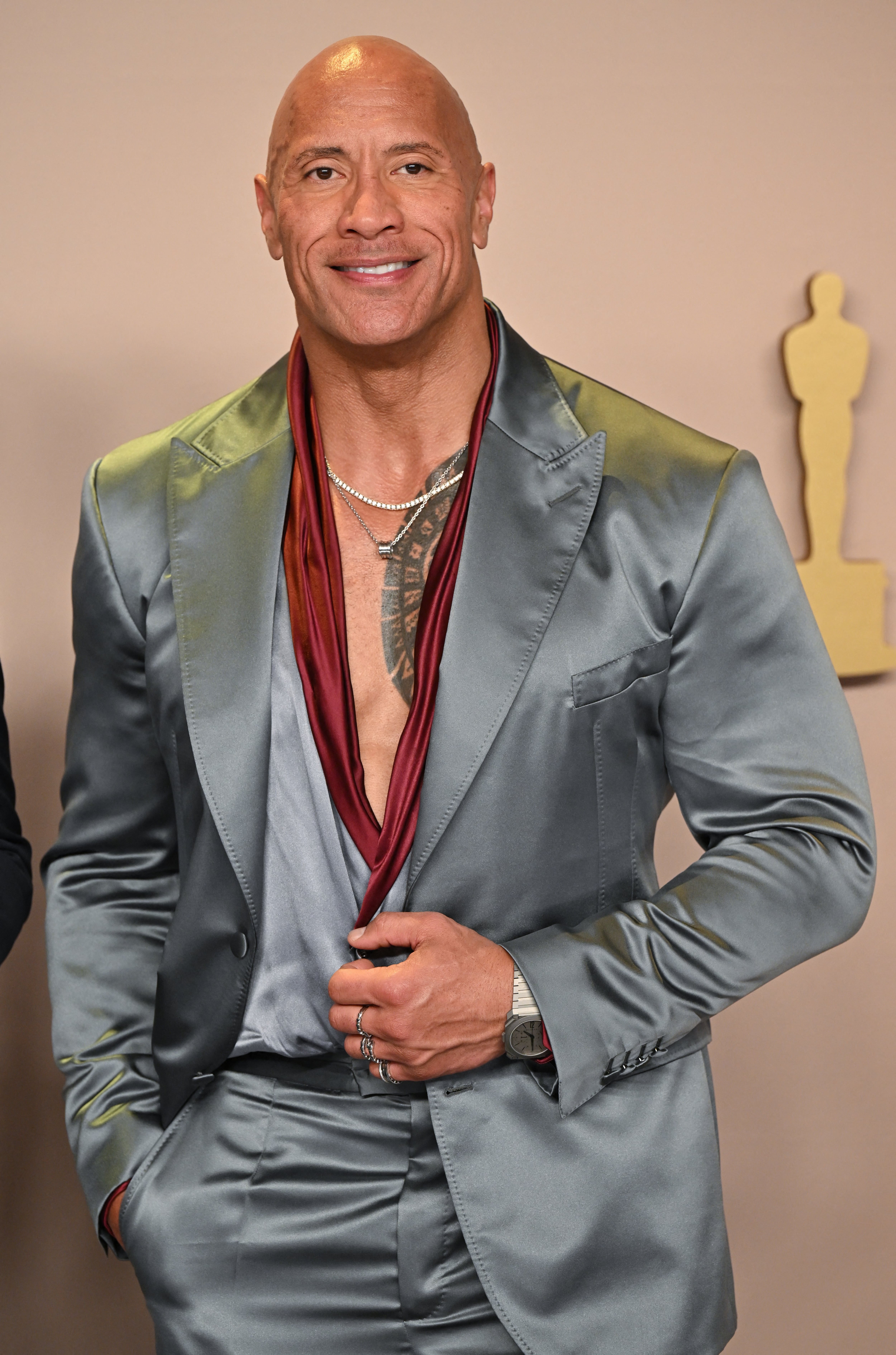 Premios Oscar 2024: Dwayne Johnson usó un look para Las Vegas y se vuelve meme