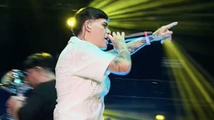 ¿Junior H andaba borracho? Lo captan dando concierto bastante descoordinado