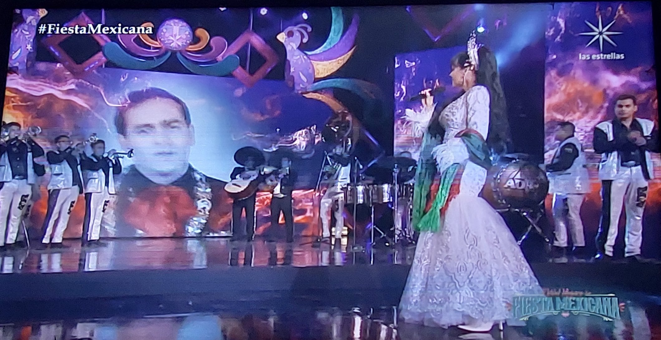 Maribel Guardia canta con Julián Figueroa