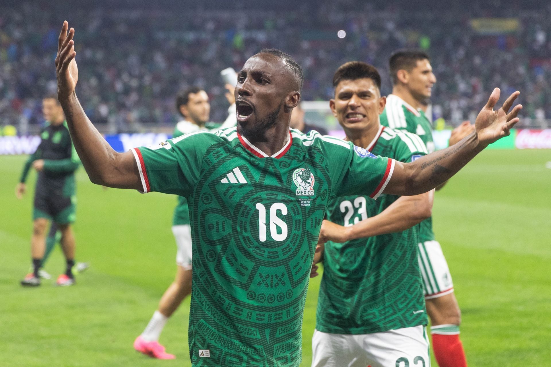 Julián Quiñones, delantero de la Selección Mexicana