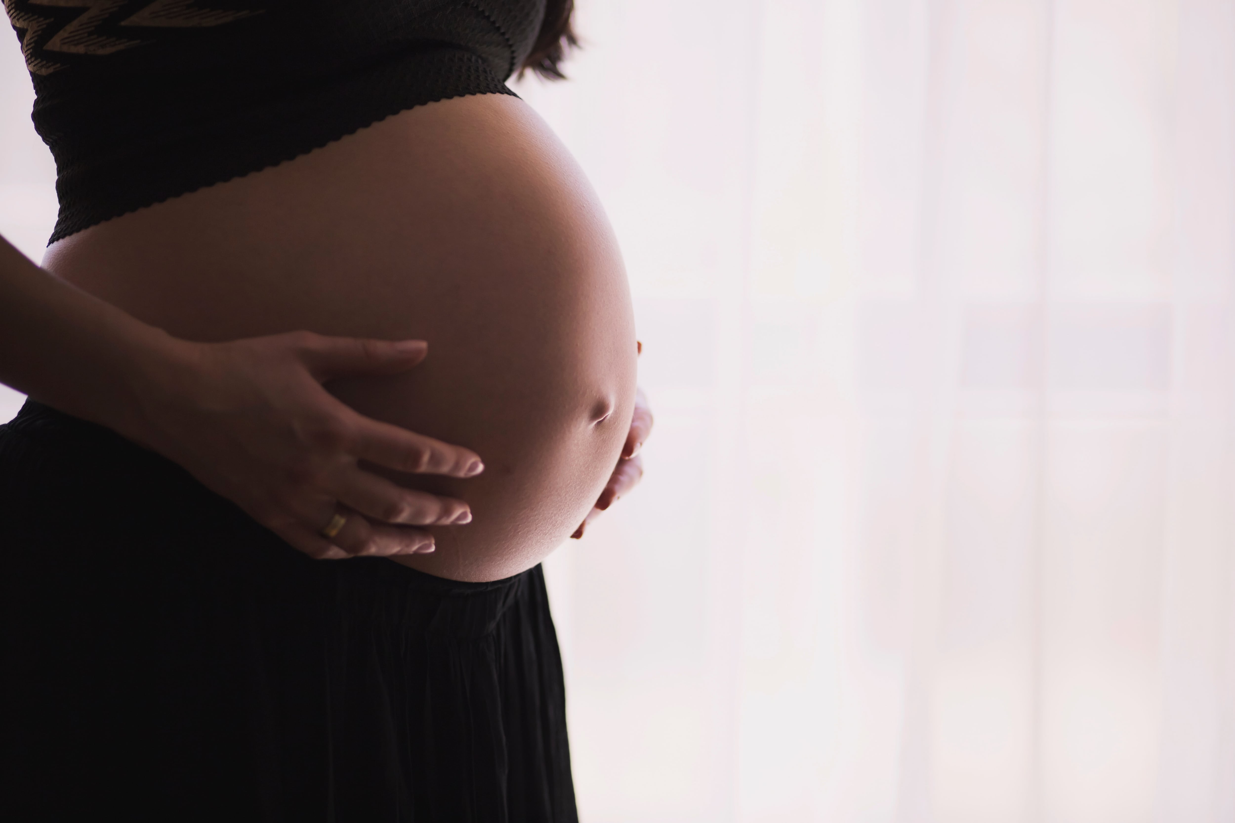 Los estrógenos prenatales tienen efectos sobre el crecimiento cerebral.