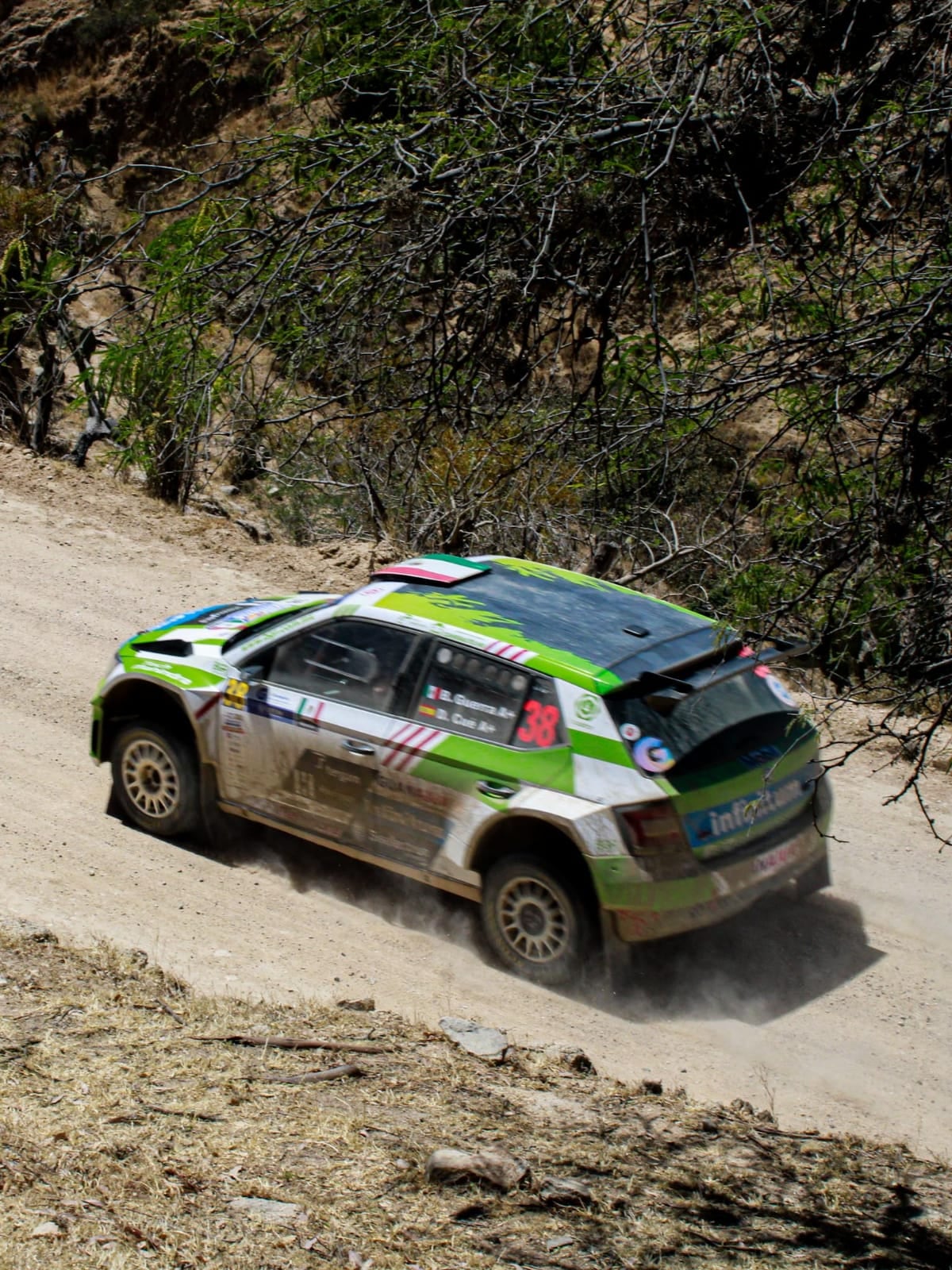Auto del mexicano Benito Guerra en Rally de las Naciones 2022
