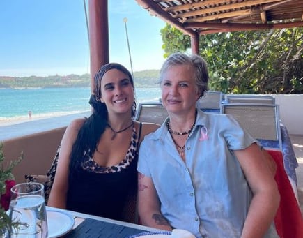 Gala Montes y su mamá Cris Montes.