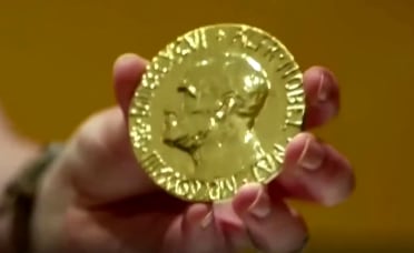 Medalla Nobel de la Paz que subastó un periodista ruso