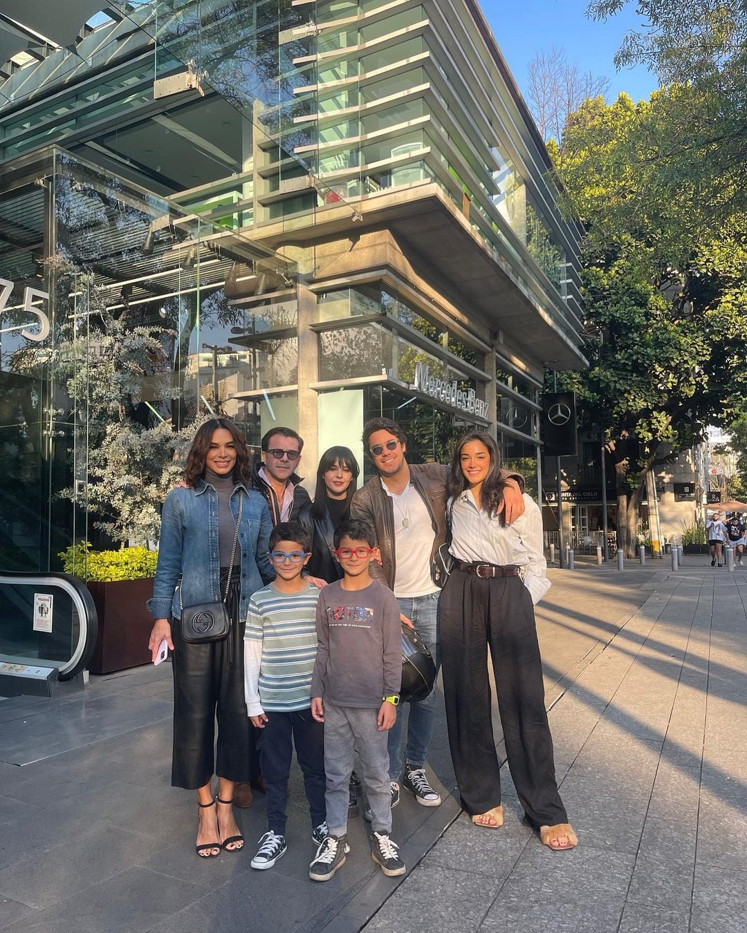 Biby Gaytán junto a su familia