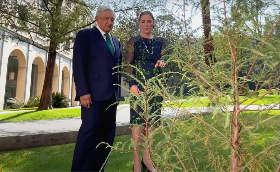 AMLO y Beatriz Gutiérrez desean un Año Nuevo 2022