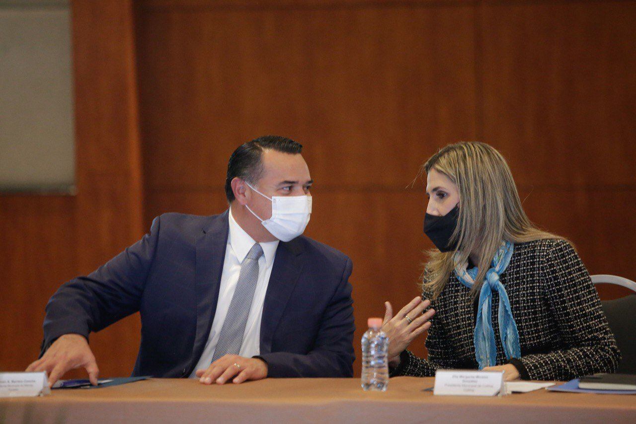 Renán Barrera y Margarita Moreno