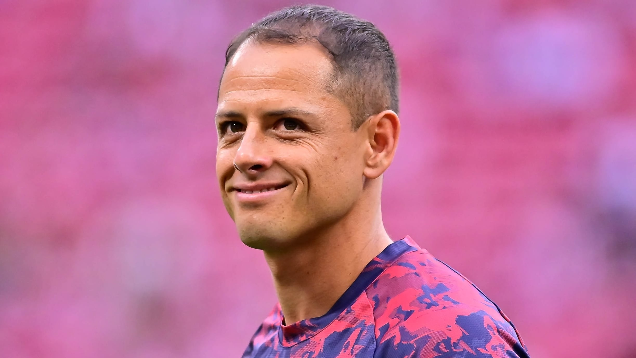 Chicharito revela cuándo anunciará su nuevo club.