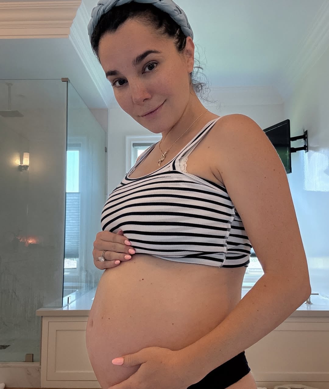 Martha Higareda mostró su baby bump