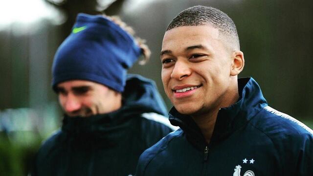 Mbappé en la concentración de Francia.