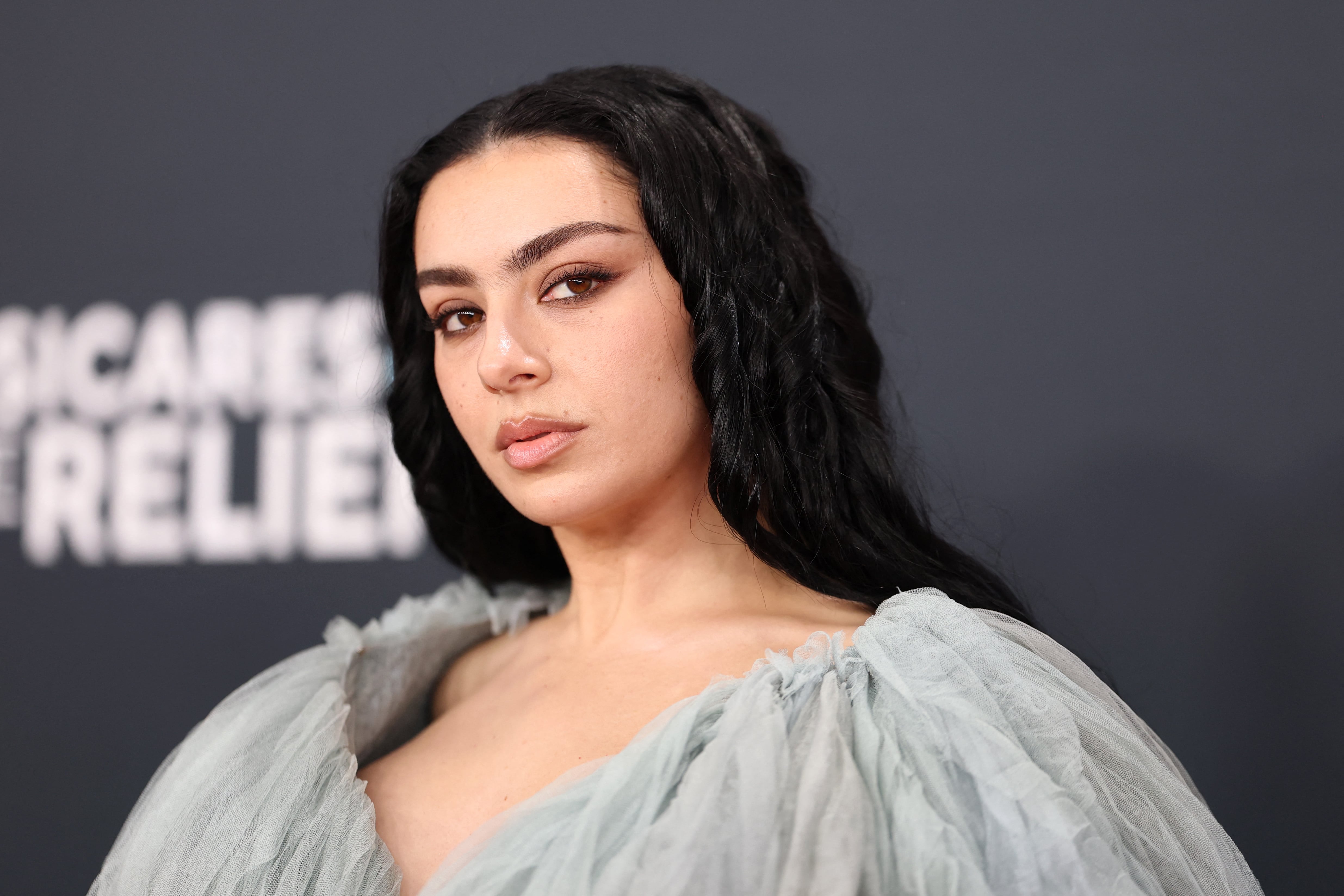 Charli XCX, ganadora Premios Grammy 2025
