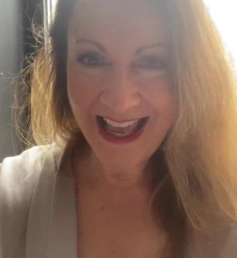 Samantha Kelly, voz de Peach y Toad